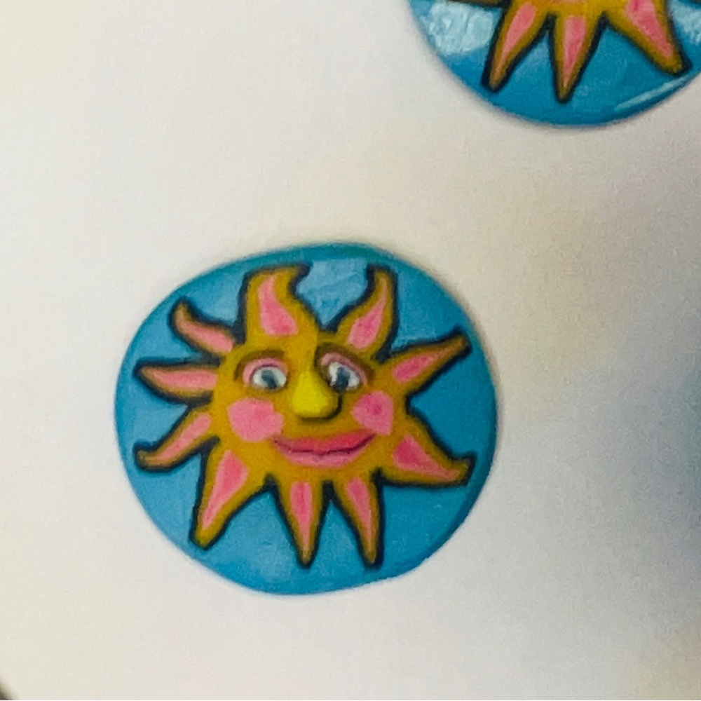 Happy, snappy button covers. - Picture 2 of 3
